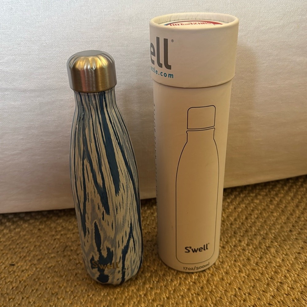 Swell Santorini 17 OZ Water Bottle. New with box and tags. Perfect